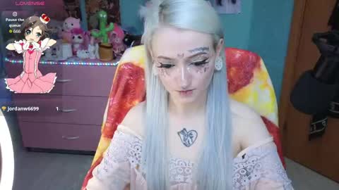 Manuela online show from April 2026 09:04:02 PM