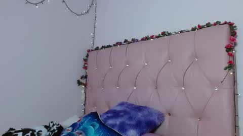 Snapshot of manumeow_ chatting on December 2025 09:19:02 PM Manu online show from December 2025 09:19:02 PM