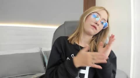 Snapshot of mara_33 chatting on December 2025 08:14:01 PM mara_33 online show from December 2025 08:14:01 PM