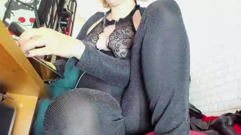 Snapshot of mara_mistresss chatting on May 2026 07:11:01 PM Mara Mistress online show from May 2026 07:11:01 PM
