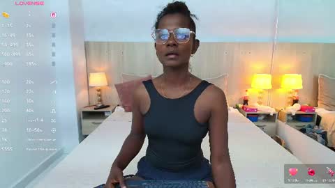 Mara Sinclair online show from July 2026 07:15:02 PM