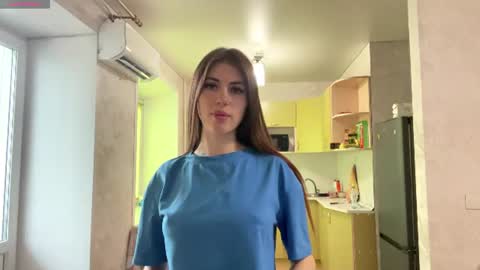 Snapshot of marcielongsdorf chatting on June 2026 11:02:01 AM Mari online show from June 2026 11:02:01 AM