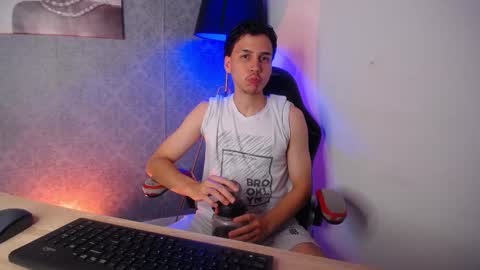 Snapshot of marcus_hanks chatting on February 2025 10:59:02 PM Marcus Hanks online show from February 2025 10:59:02 PM