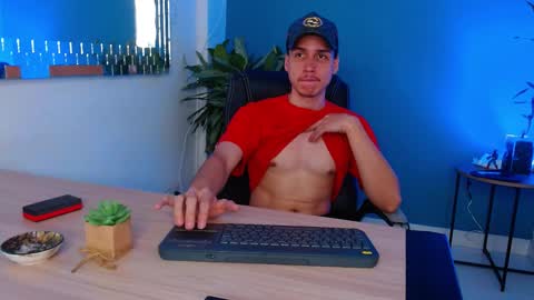 Snapshot of marcus_hanks chatting on February 2025 12:43:01 AM Marcus Hanks online show from February 2025 12:43:01 AM