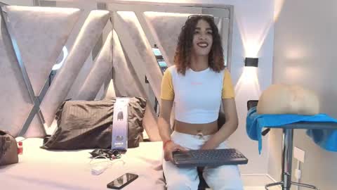 marfilastrom online show from October 2025 08:00:02 PM