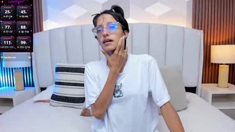 Snapshot of marge_lasander chatting on November 2025 01:59:02 AM Aitana online show from November 2025 01:59:02 AM