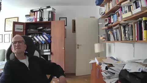 Snapshot of marginalie chatting on September 2025 09:00:01 AM marginalie online show from September 2025 09:00:01 AM