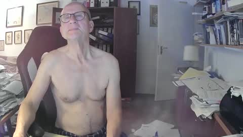 Snapshot of marginalie chatting on November 2025 06:57:01 AM marginalie online show from November 2025 06:57:01 AM