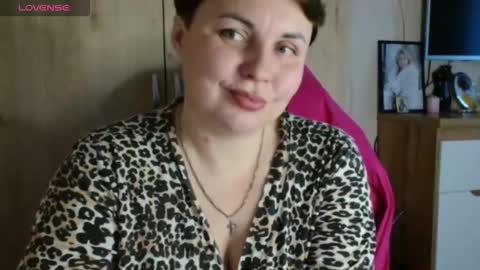 Mari online show from October 2025 01:42:02 PM