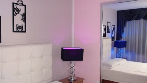 Mari Cruz online show from July 2026 12:45:02 PM