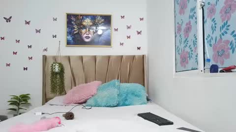 mari_curls online show from September 2025 03:29:01 AM