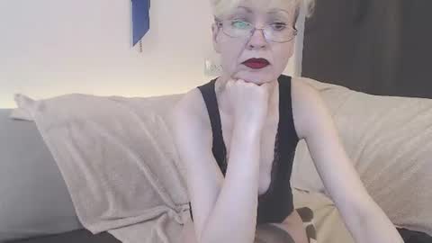 Snapshot of maria_lisica chatting on June 2026 03:16:01 PM Mari online show from June 2026 03:16:01 PM