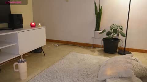 Snapshot of maria_petit chatting on November 2025 10:32:02 PM M. online show from November 2025 10:32:02 PM