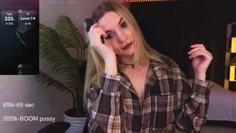 Snapshot of maria_shy_lii chatting on October 2025 05:42:01 PM maria_shy_lii online show from October 2025 05:42:01 PM