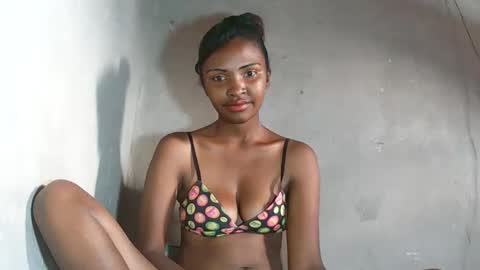 Maria online show from November 2025 04:37:01 AM