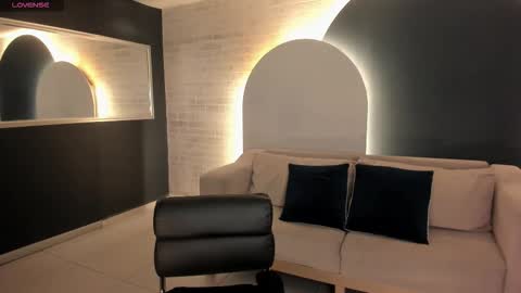 MARIA HERRERA  online show from November 2025 09:35:02 PM