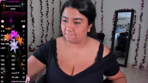 Snapshot of mariamcastillo chatting on March 2025 03:52:02 AM Mariam Castiblanco online show from March 2025 03:52:02 AM