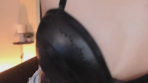 Marian online show from November 2025 02:43:02 AM