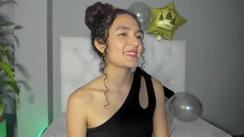 Snapshot of marian_skinny chatting on December 2024 04:38:01 PM Marian online show from December 2024 04:38:01 PM