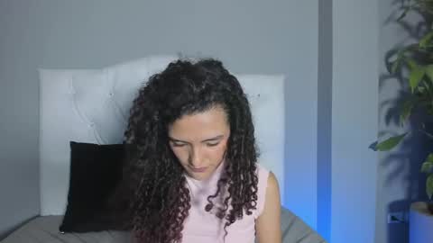 Snapshot of marian_skinny chatting on December 2024 02:36:02 AM Marian online show from December 2024 02:36:02 AM