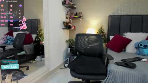 Mar y online show from December 2025 03:10:01 PM