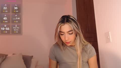 Mariana online show from October 2025 07:36:01 PM