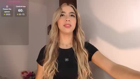 Mariana online show from December 2025 01:47:02 AM