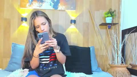 Snapshot of marianaa90 chatting on March 2026 04:25:01 PM Mariana Angel online show from March 2026 04:25:01 PM