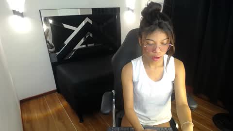 Mariana online show from November 2025 03:15:01 AM