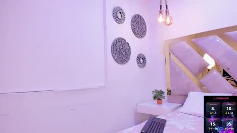 Marianee Rousse  online show from September 2025 10:04:01 PM