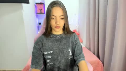 Snapshot of mariangel_3 chatting on December 2025 10:27:02 PM Mariangel online show from December 2025 10:27:02 PM