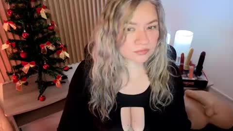 Marian Love  online show from November 2025 10:51:01 AM