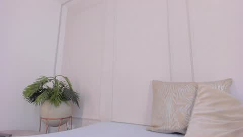 Snapshot of mariapettit chatting on December 2024 05:53:02 PM Maria Pettit online show from December 2024 05:53:02 PM