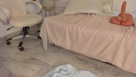 Snapshot of mariapettit chatting on January 2025 03:07:01 PM Maria Pettit online show from January 2025 03:07:01 PM