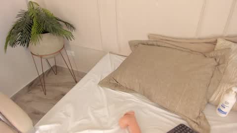 Snapshot of mariapettit chatting on January 2025 03:20:01 PM Maria Pettit online show from January 2025 03:20:01 PM