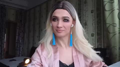 Mari online show from February 2025 12:03:02 PM