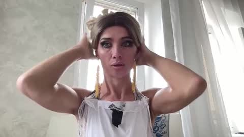 Mari online show from October 2025 09:53:01 AM