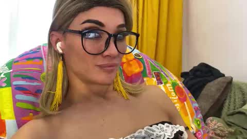 Mari online show from November 2025 12:42:02 PM