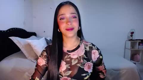 Snapshot of marie_daved chatting on October 2025 02:01:02 AM Nicolle online show from October 2025 02:01:02 AM