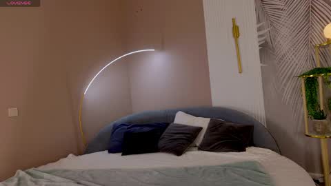 Marie LEAVE YOUR  WITH ME online show from May 2026 05:14:01 AM