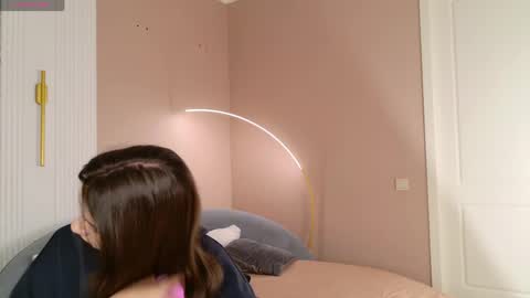 Marie LEAVE YOUR  WITH ME online show from May 2026 05:01:02 AM