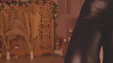 Marie LEAVE YOUR  WITH ME online show from July 2026 06:04:01 PM