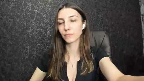 Snapshot of marielleanker chatting on September 2025 09:25:02 PM marielleanker online show from September 2025 09:25:02 PM