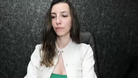 Snapshot of marielleanker chatting on November 2025 12:52:02 AM marielleanker online show from November 2025 12:52:02 AM