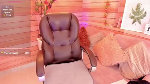 Snapshot of marien_thomson_ chatting on February 2025 07:05:01 AM Marien online show from February 2025 07:05:01 AM