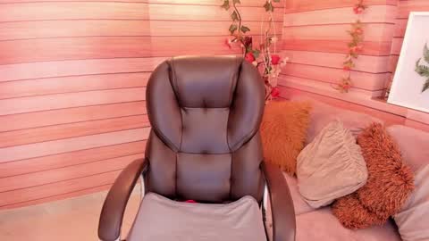 Snapshot of marien_thomson_ chatting on February 2025 02:28:01 AM Marien online show from February 2025 02:28:01 AM