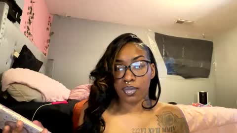 Snapshot of mariexxx22 chatting on February 2026 07:04:02 AM eMariexxx online show from February 2026 07:04:02 AM