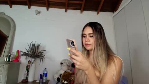 Snapshot of marihana_one1 chatting on February 2025 05:18:02 AM Marihana online show from February 2025 05:18:02 AM