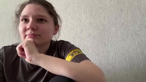 Emmie online show from May 2026 01:43:02 AM