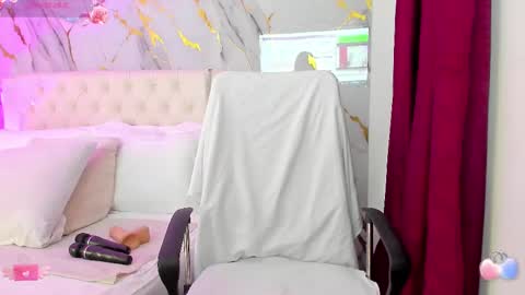 Snapshot of marilyn_allen chatting on February 2025 10:14:02 PM Marilyn online show from February 2025 10:14:02 PM